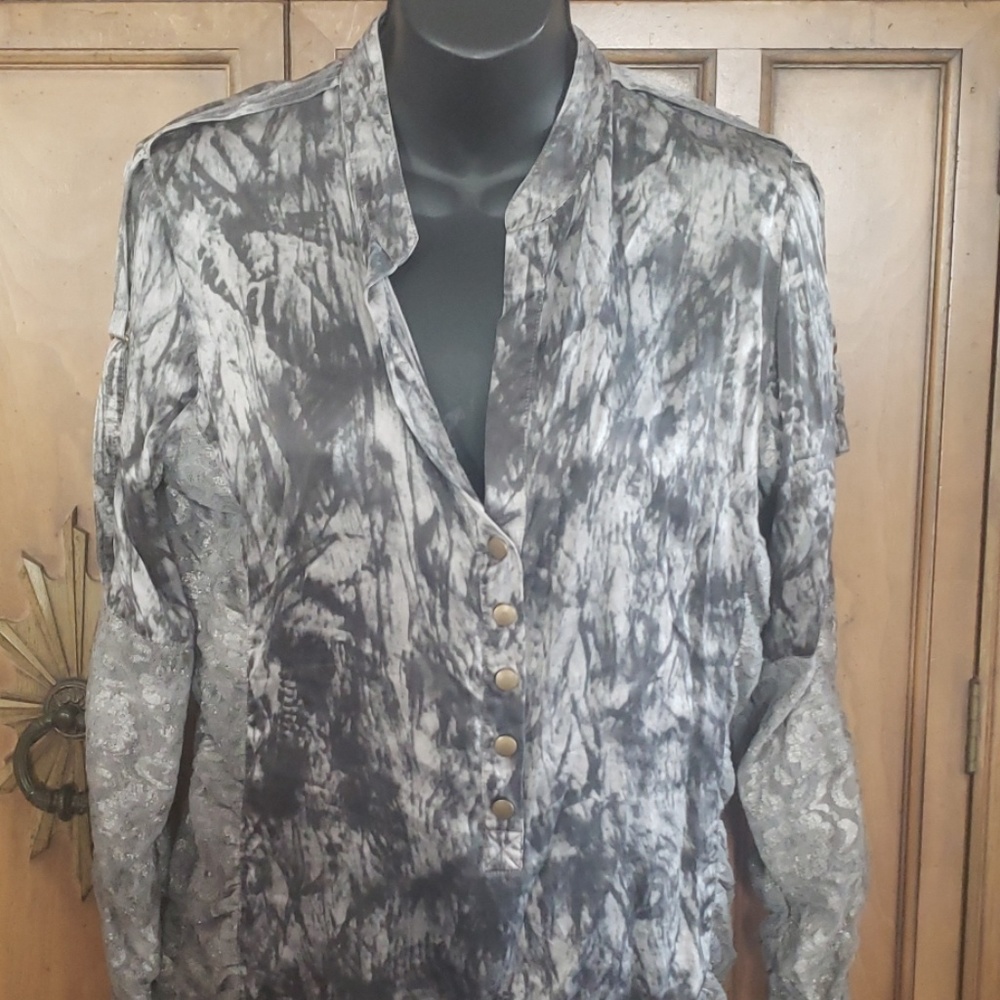 Silk blouse with lace details Seven7 Express.